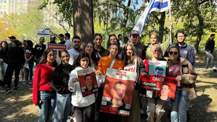 נחטף מהמוצב יחד עם צוות הטנק לרצועת עזה, ומציין יום הולדת שני בשבי חמאס. ניו יורק, אתמול (באדיבות המשפחה) עומר נאוטרה נחטף לרצועת עזה ב 7.10 ומציין יום הולדת בשבי החמאס