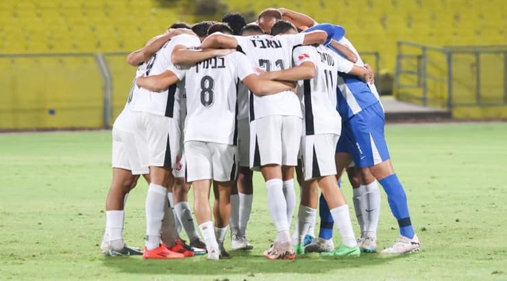 שחקני הפועל תל אביב (שחר גרוס) שחקני הפועל תל אביב