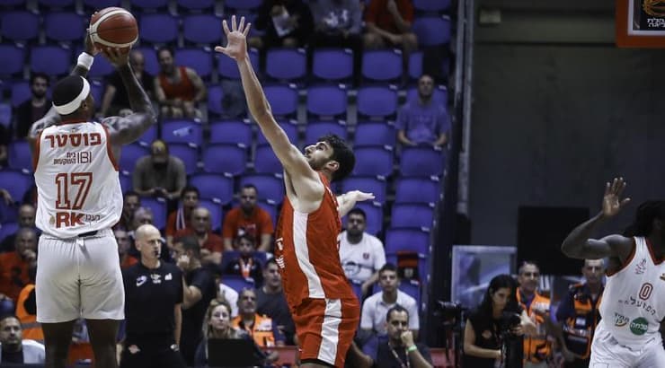 מרכוס פוסטר צולף