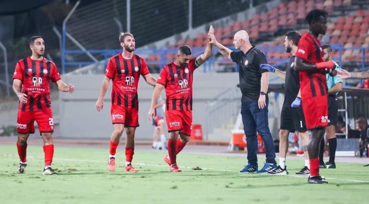 גידי קאניוק חוגג עם איציק ברוך (שחר גרוס) גידי קאניוק חוגג עם איציק ברוך