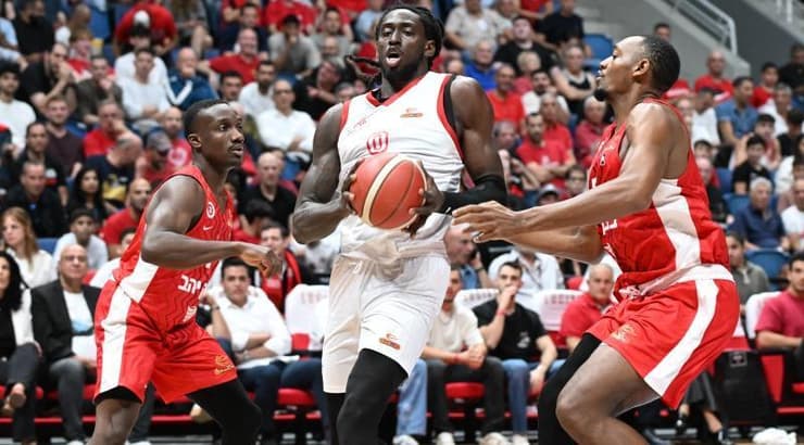 ג'ונתן מוטלי נשמר מקרוב