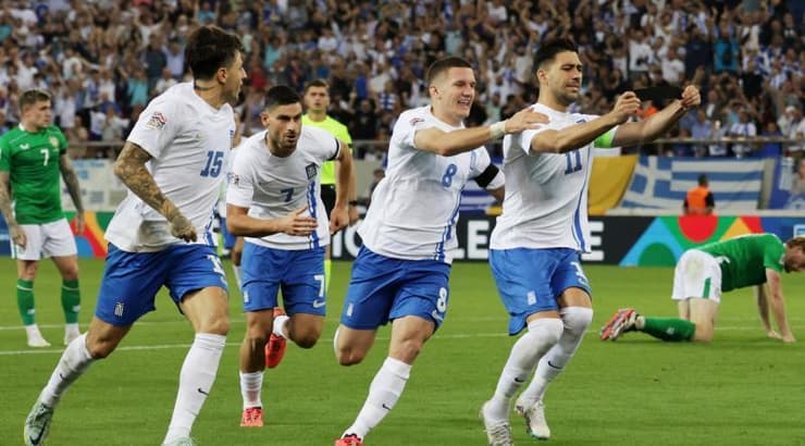 חגיגות אצל שחקני יוון (רויטרס) חגיגות אצל שחקני יוון