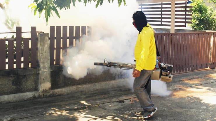 ריסוס נגד יתושים