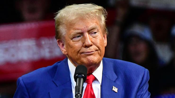 נשיא ארה"ב לשעבר דונלד טראמפ עצרת בחירות אריזונה