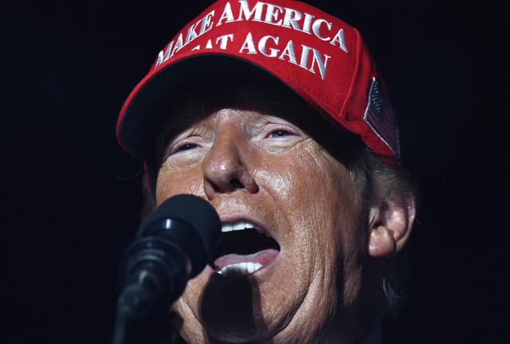 נשיא ארה"ב לשעבר דונלד טראמפ עצרת בחירות קליפורניה קואצ'לה