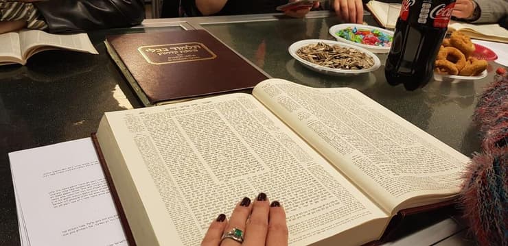 לימוד גמרא לנשים