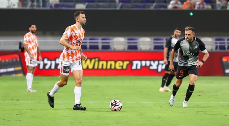 עמית כהן עם הכדור (שחר גרוס) עמית כהן עם הכדור