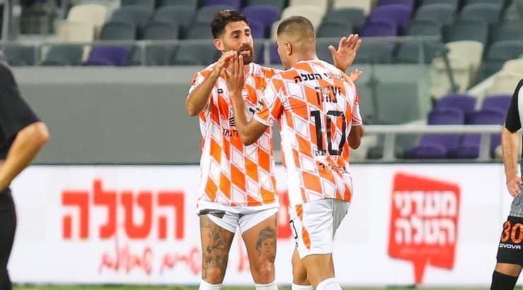 אלירן עטר חוגג עם גיל יצחק (שחר גרוס) אלירן עטר חוגג עם גיל יצחק