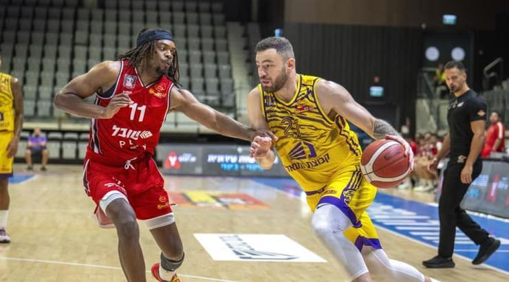 דניאל ארצי (רועי כפיר) דניאל ארצי