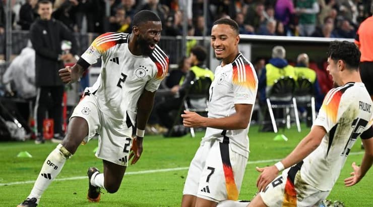 שחקני נבחרת גרמניה חוגגים