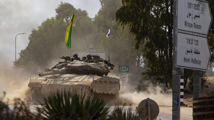 כביש 232. ספג את עיקר הנזק (צילום: גיל נחושתן) כביש 232. ספג את עיקר הנזק