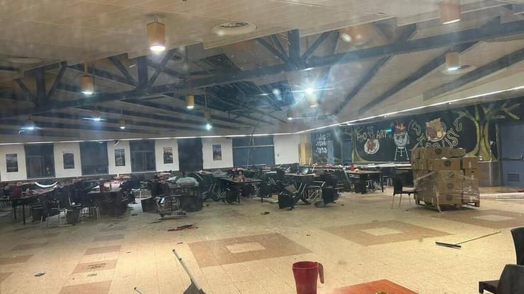 זירת פגיעת הכטב"ם בחדר האוכל בבא"ח גולני זירת פגיעת הכטב"ם בחדר האוכל בבא"ח גולני