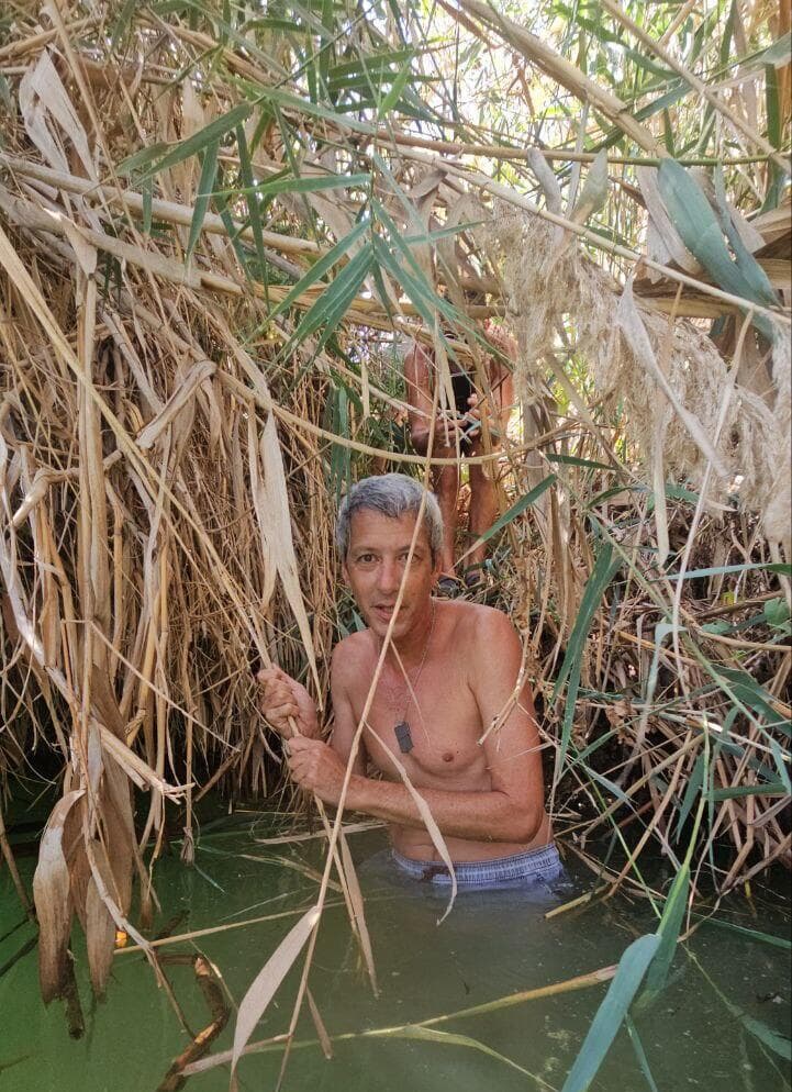 אסף קמר בעוד יום עבודה במשרד (צילום: אמיר דרור) הבריכה הסודית בעוטף עזה