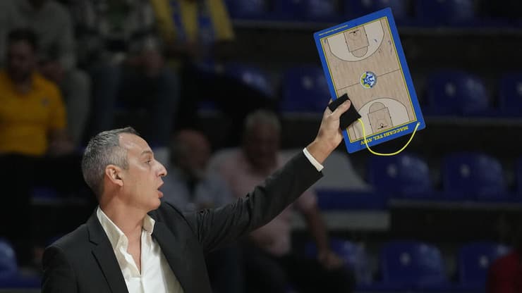 קטש (צילום: AP Photo/Darko Vojinovic) קטש