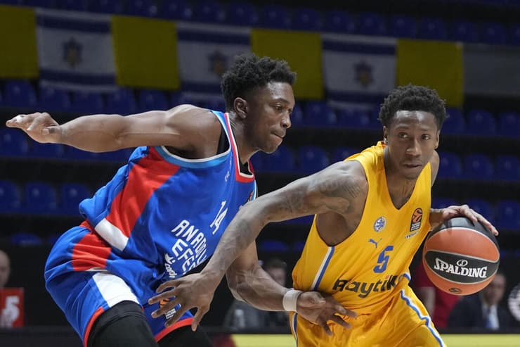 סייבן לי בפעולה (צילום: AP Photo/Darko Vojinovic) סייבן לי