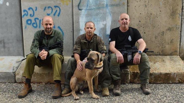 ארז אדר וחברי כיתת הכוננות (צילום: אביהו שפירא) קב"ט קיבוץ חניתה ארז אדר