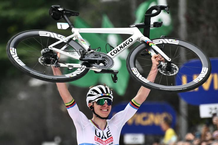 רוכב היסטורי. טאדיי פוגצ'אר (צילום: Marco BERTORELLO / AFP) טאדיי פוגצ'אר