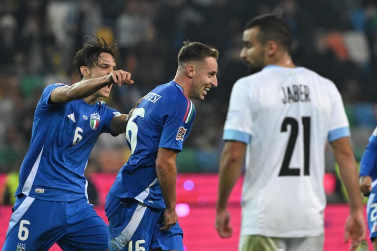 שחקן נבחרת איטליה דוידה פראטזי חוגג