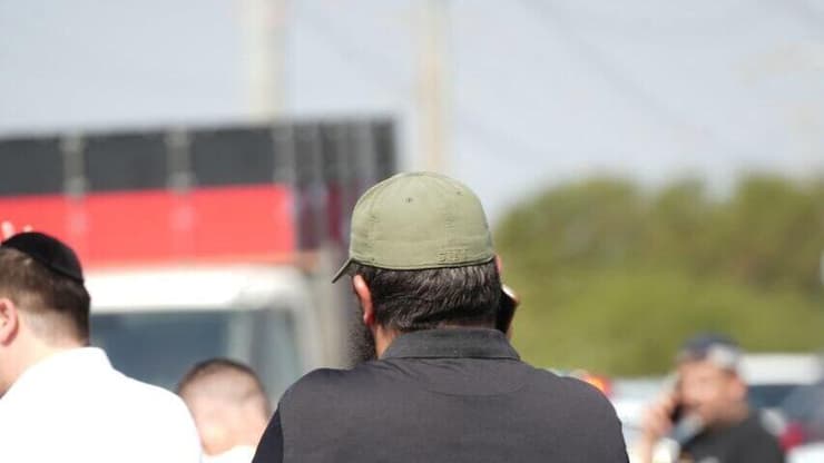 זירת הפיגוע בכביש 4 בין מחלף יבנה לאשדוד - האזרח המנטל והשר בן גביר משוחחים