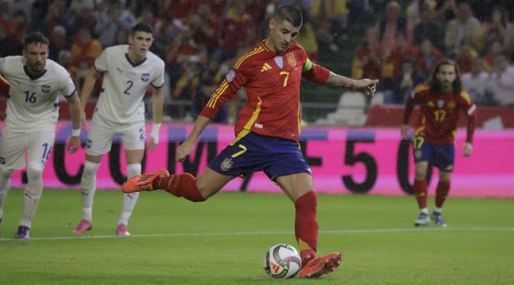 אלברו מוראטה מפספס מהנקודה הלבנה (רויטרס) אלברו מוראטה מפספס מהנקודה הלבנה