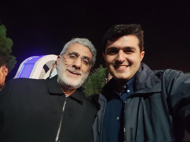 אחד העיתונאים שהיו בטקס פרסם סלפי עם קאאני