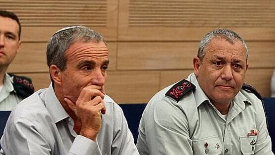 אלעזר שטרן לצד גדי איזנקוט, כשהאחרון כיהן כרמטכ"ל