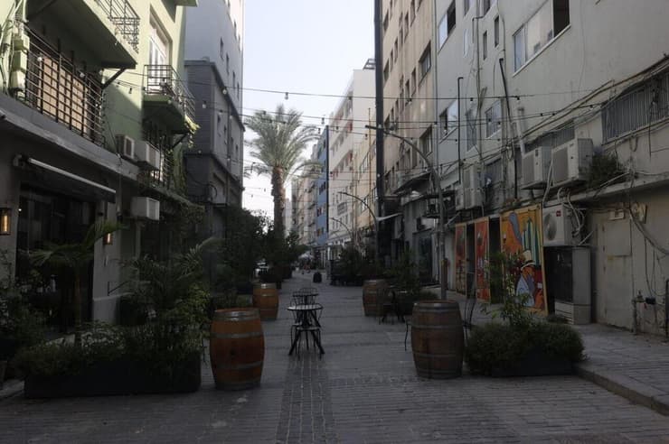 רחובות חיפה נטושים בעקבות המלחמה