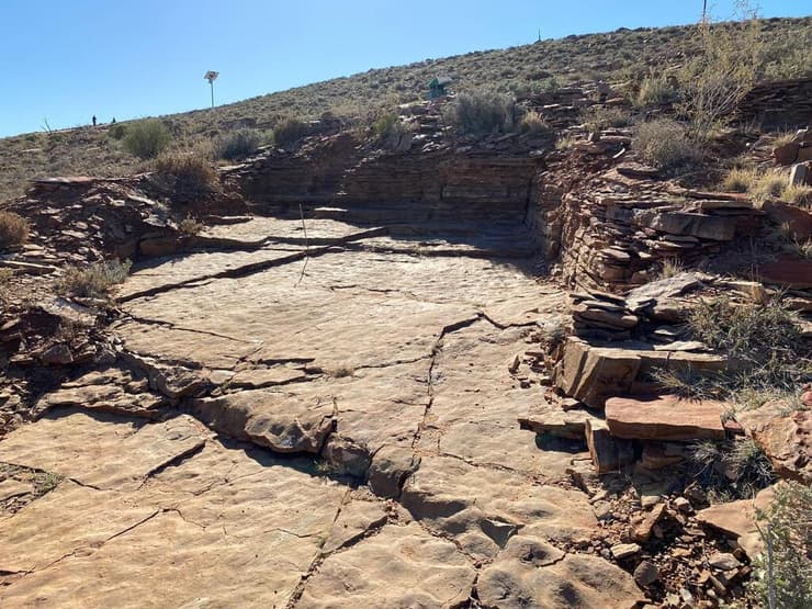 שטח שבו התגלו מאובנים בפארק הלאומי Nilpena Ediacara (צילום: ויקיפדיה) שטח בו התגלו מאובנים בפארק הלאומי Nilpena Ediacara