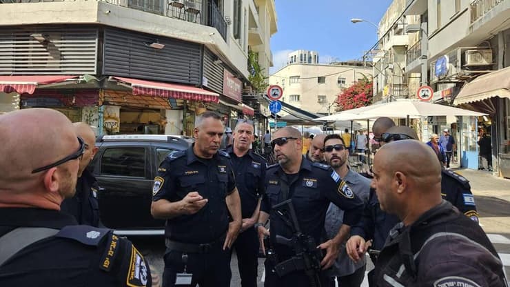 פריסת כוחות גם בתל אביב (צילום: ליאור אוחנה) פריסת כוחות משטרה ברחובות תל אביב כחלק מהיערכות ביטחונית לרגל חג סוכות