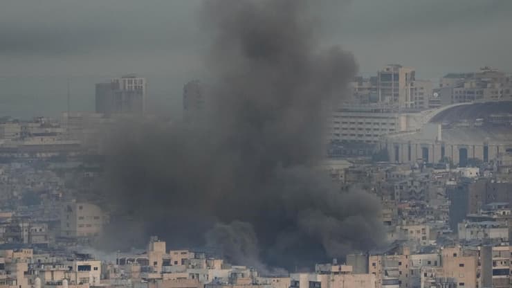 צילום: AP /Hussein Malla תקיפה בדאחייה בביירות