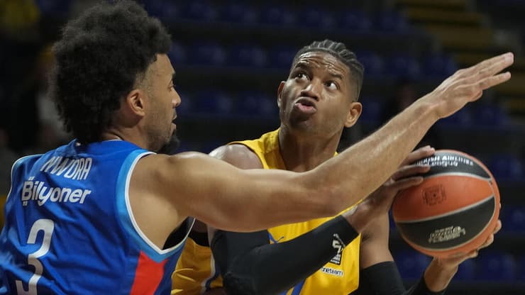 ריברו (צילום: AP Photo/Darko Vojinovic) ריברו