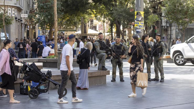 כוחות מג"ב בירושלים (צילום: עמית שאבי) פריסת כוחות מג"ב ברחובות כחלק מהיערכות ביטחונית לרגל חג סוכות