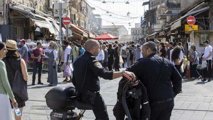 היערכות מוגברת של כוחות הביטחון בירושלים (צילום: עמית שאבי) פריסת כוחות מג"ב ברחובות כחלק מהיערכות ביטחונית לרגל חג סוכות