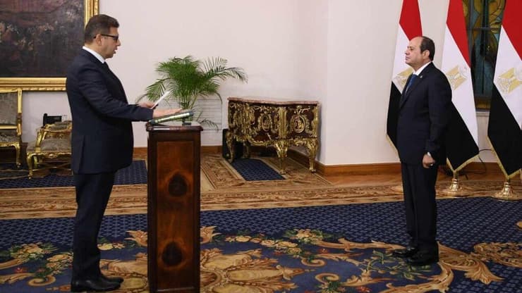 ראש המודיעין המצרי החדש נשבע אמונים בפני א-סיסי השבעתו של חסן מחמוד רשאד, ראש המודיעין המצרי החדש