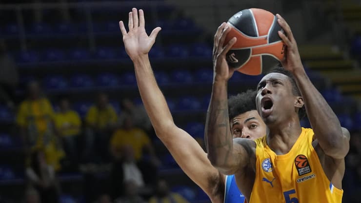 ימשיך במומנטום? סייבן לי (צילום: AP Photo/Darko Vojinovic) סייבן לי