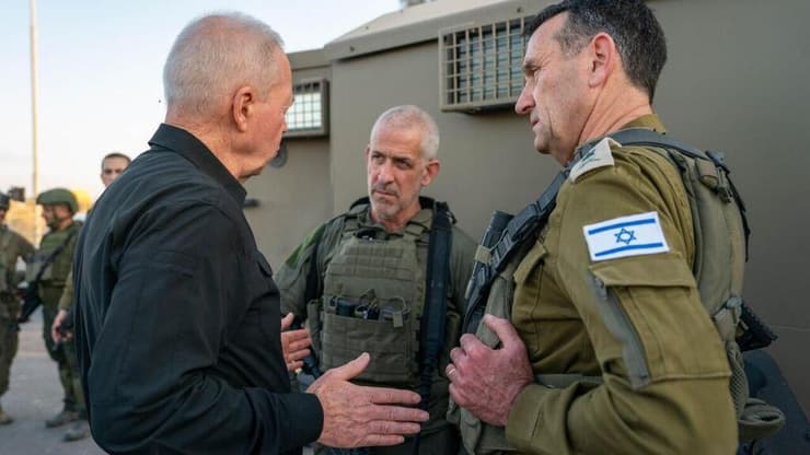שר הביטחון יואב גלנט מקיים התייעצות ביטחונית בגבול רצועת עזה עם הרמטכ"ל הרצי הלוי וראש השב"כ רונן בר