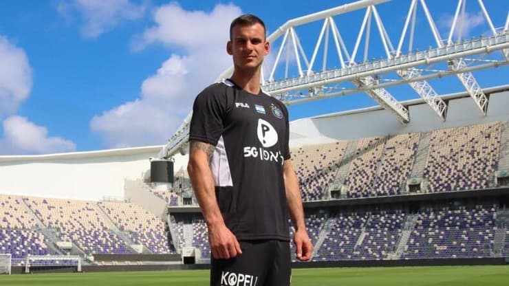 הזר השישי. סלוגה