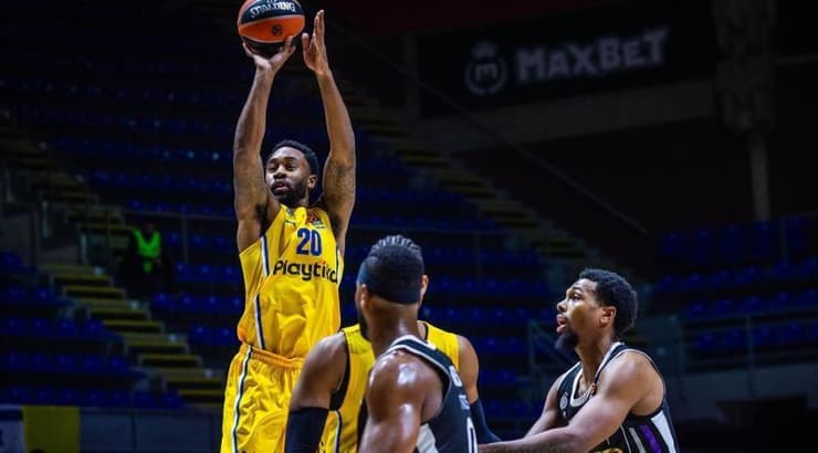 ליוואי רנדולף זורק (ג'ורג'יה קוסטיץ') ליוואי רנדולף זורק