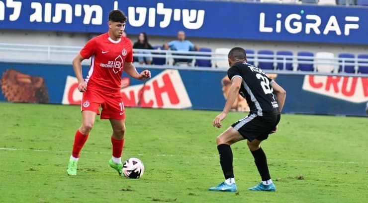 אחמד טאהא מול סתיו טוריאל (ראובן שוורץ) אחמד טאהא מול סתיו טוריאל