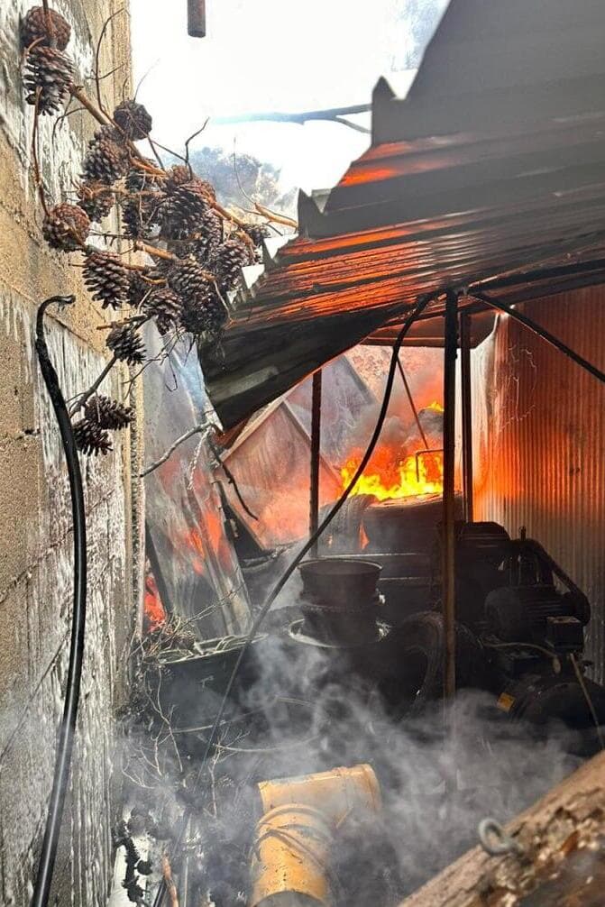 תיעוד מהשריפות בשלומי לאחר מטח השיגורים לעבר הצפון