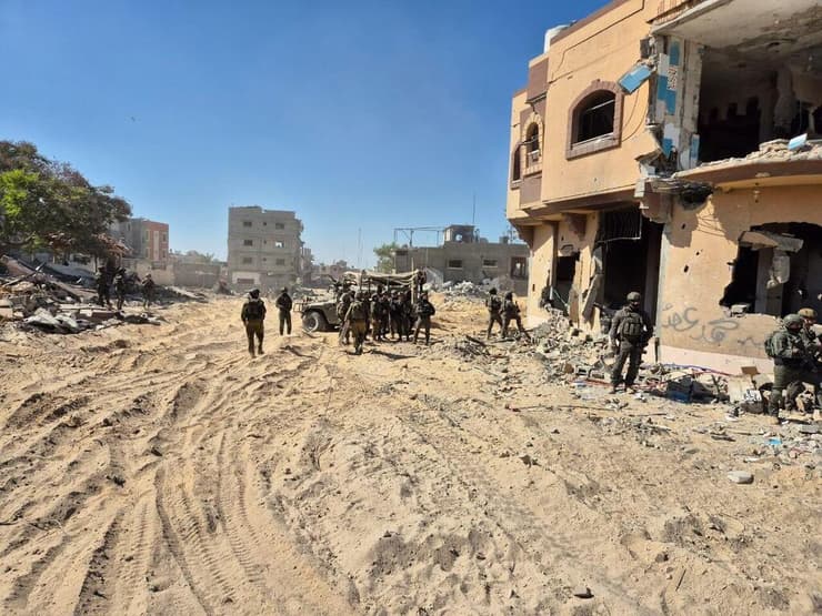 יואב קרן בבית בו חוסל יחיא סינוואר ברצועת עזה