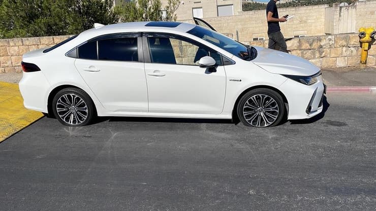 טויוטה קורולה שנגנבה מחולון