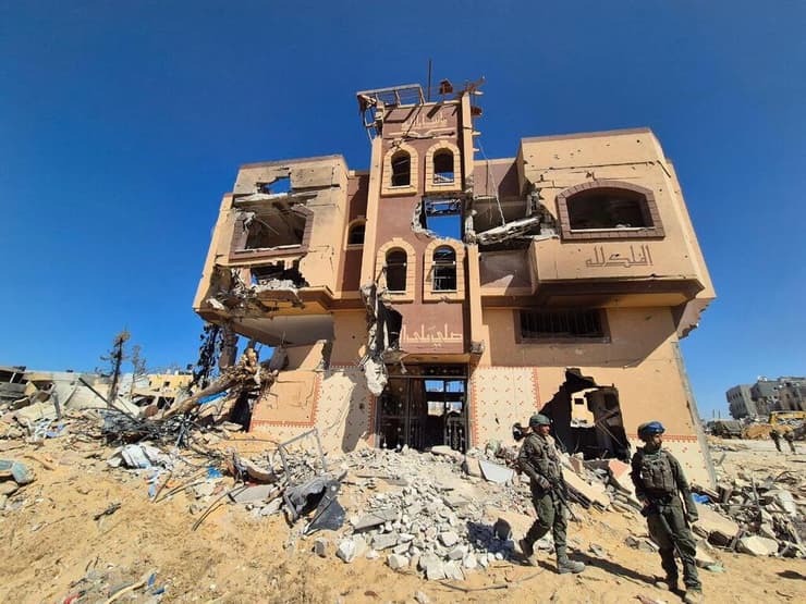 יואב קרן בבית בו חוסל יחיא סינוואר ברצועת עזה