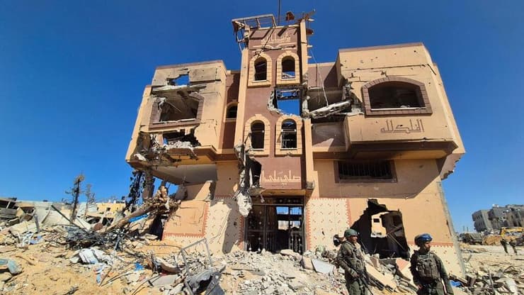 יואב קרן בבית בו חוסל יחיא סינוואר ברצועת עזה