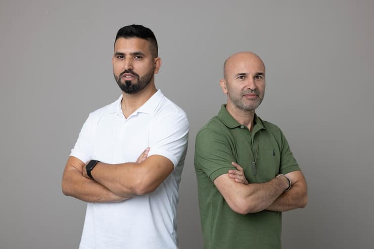 אמיר שהרבני (מימין) ודרור בר כהן. "ניצול חמור של כספי ציבור על חשבון אנשים שמאוד זקוקים לקצבה הזאת" (צילום: עוז מועלם) אמיר שהרבני (מימין) ודרור בר כהן