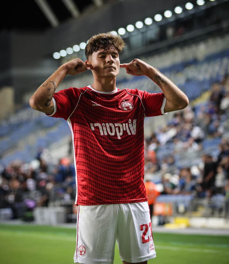 מתעתע מסוג F-35. יוני סטויאנוב (צילום: עוז מועלם) שחקן הפועל באר-שבע יוני סטויאנוב