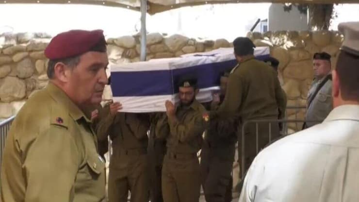 הלוויתו של סמל אלישי יונג ז"ל בבית העלמין הצבאי בדימונה