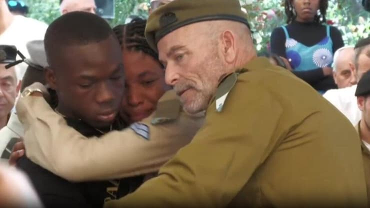 הלוויתו של סמל אלישי יונג ז"ל בבית העלמין הצבאי בדימונה