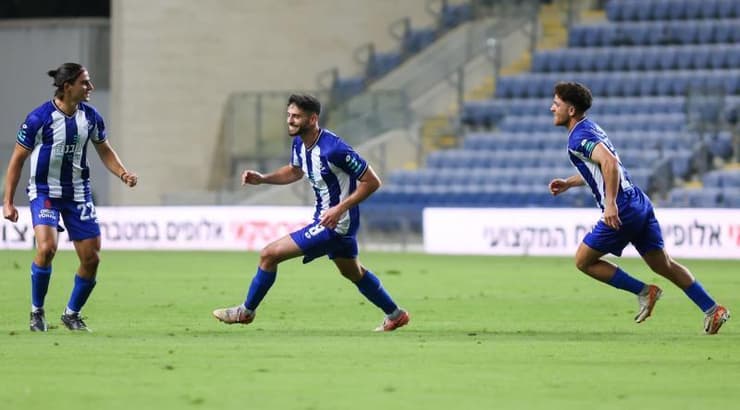 גולן בני, תומר אלטמן ונועם כהן חוגגים (שחר גרוס) גולן בני, תומר אלטמן ונועם כהן חוגגים