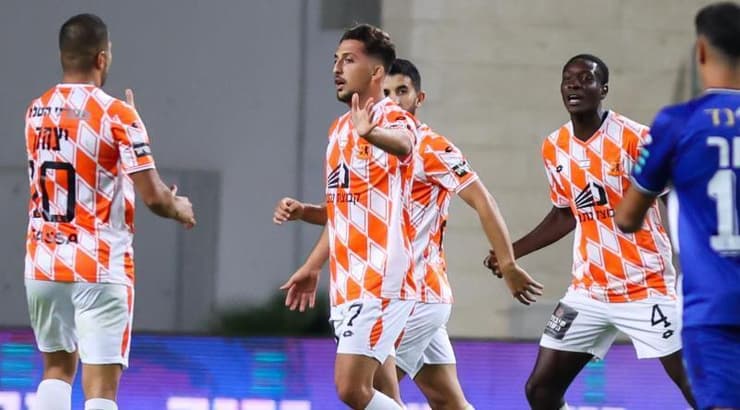 שביט מזל חוגג (שחר גרוס) שביט מזל חוגג